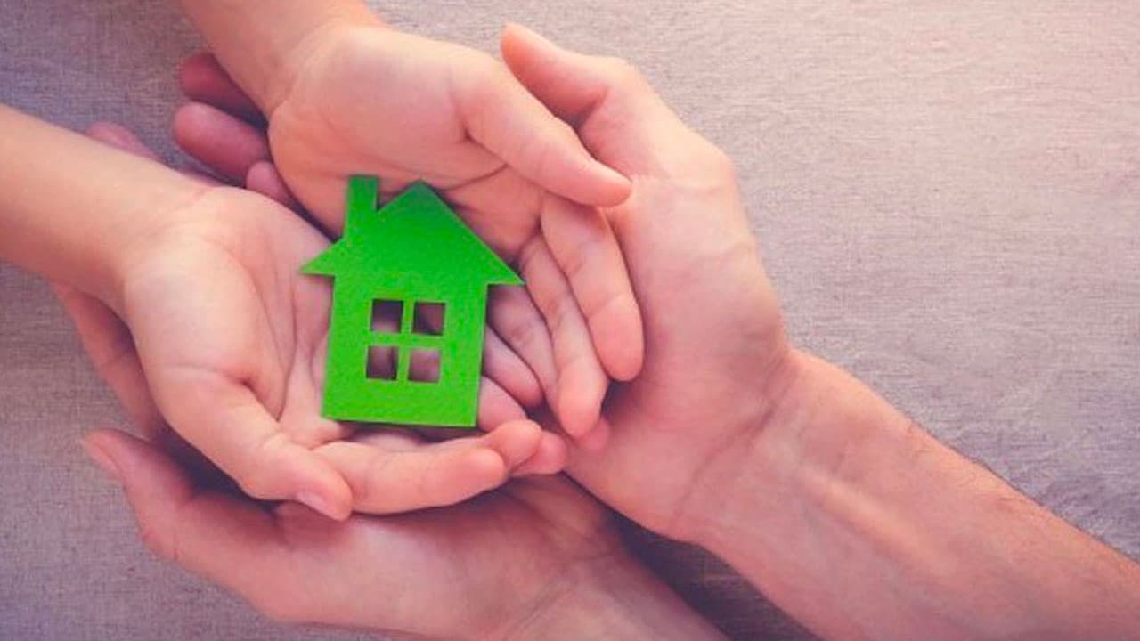 العدل قاعدة البناء الأسري والإحسان تاجه